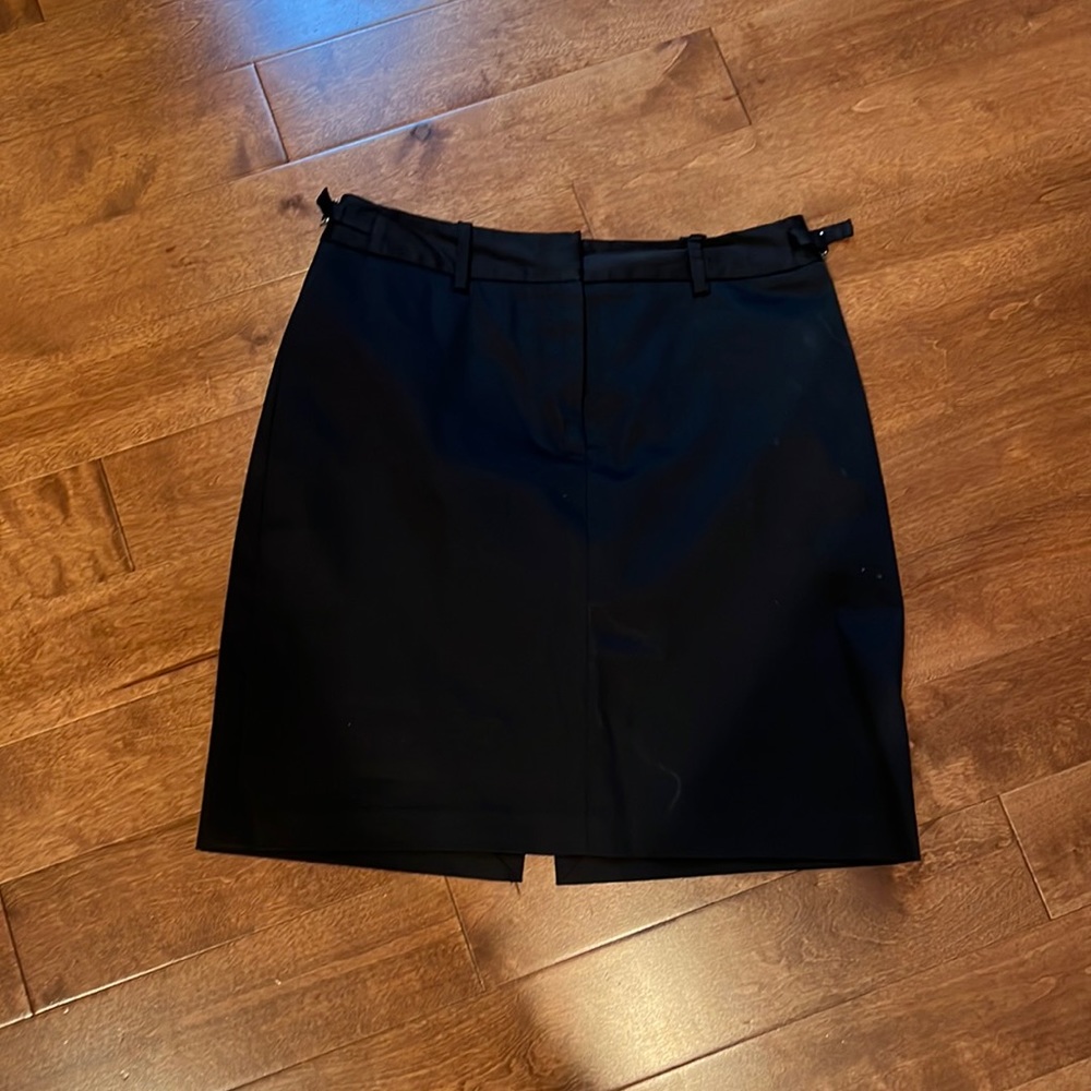 Limited skirt
